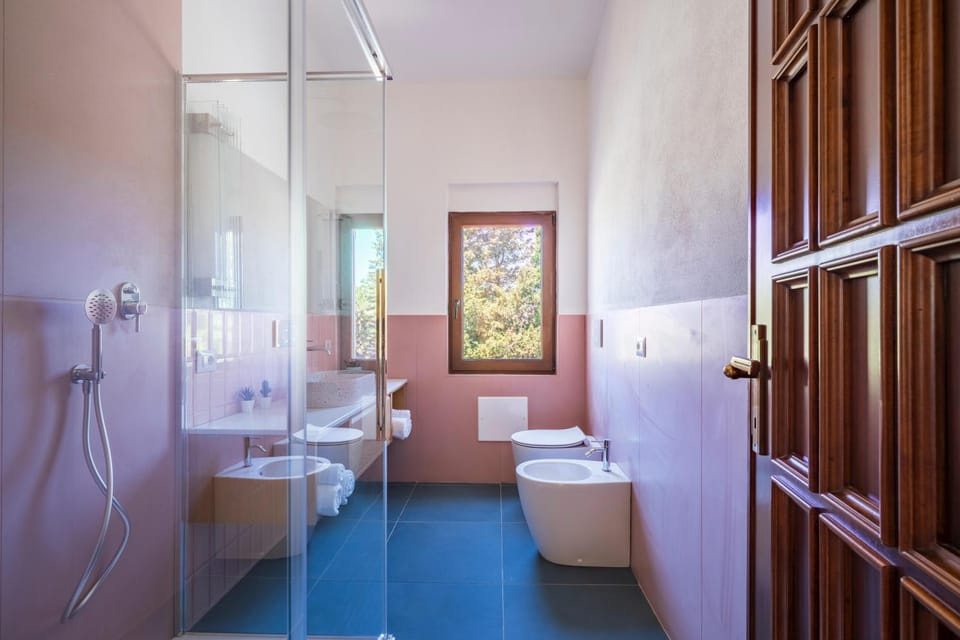 Shower, Toilet, Bathroom, bidet, towels