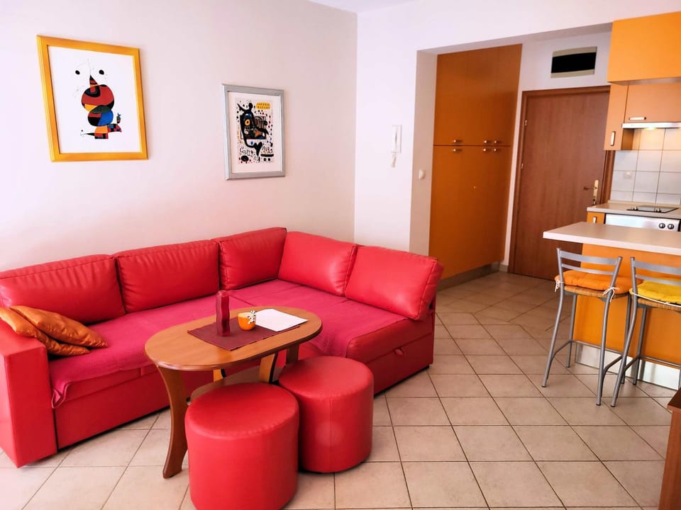 Kitchen or kitchenette, Living room
