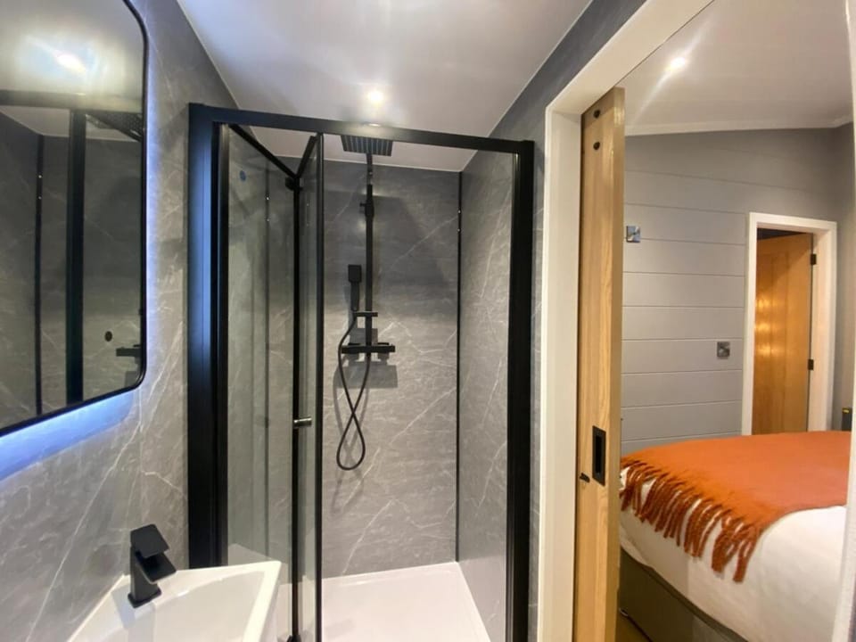 P59 - Riverstone with hot tub Apartment in Wales
