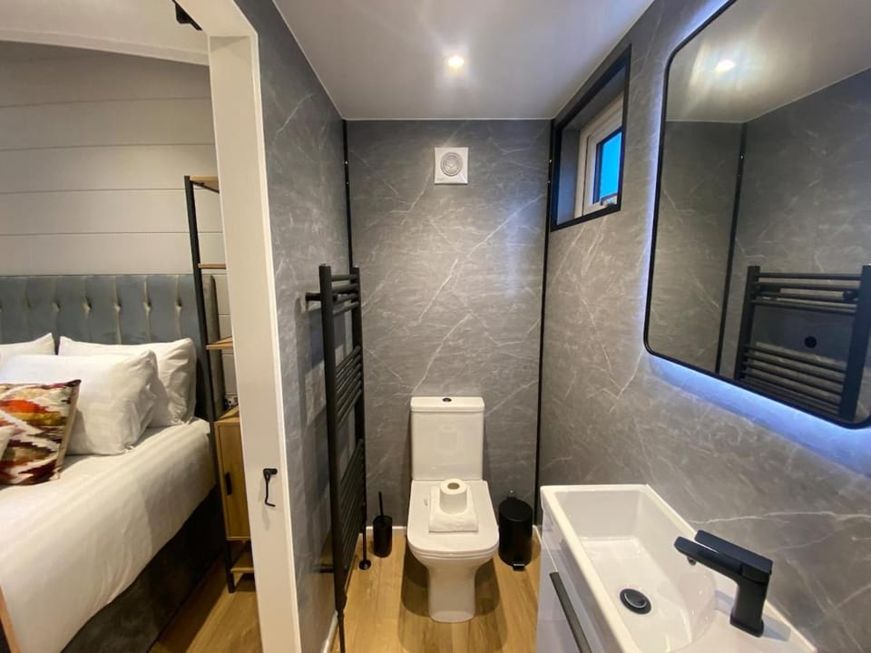 P59 - Riverstone with hot tub Apartment in Wales