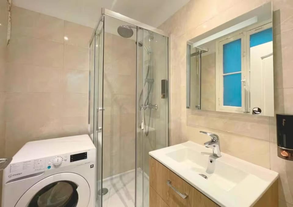 Shower, Bathroom
