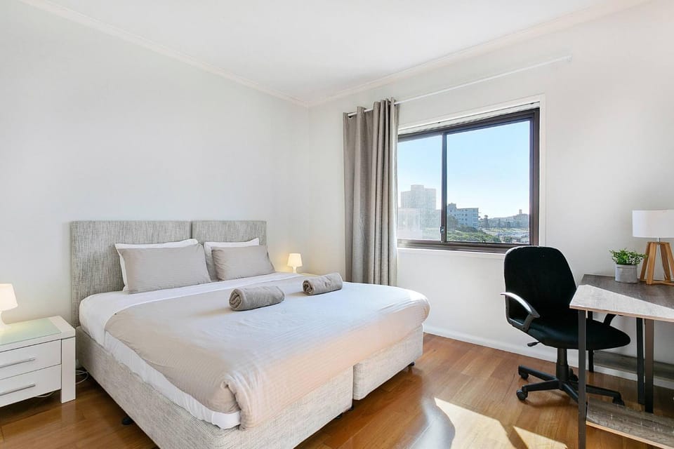 Bed, View (from property/room), Business facilities, Bedroom, Sea view