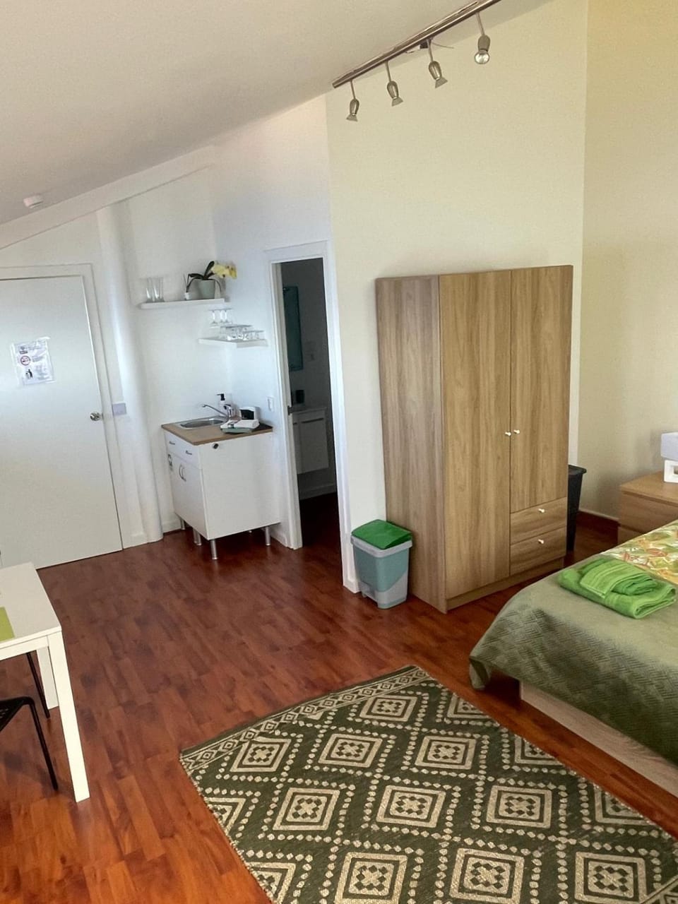 Bed, Kitchen or kitchenette, Photo of the whole room, Bedroom, towels, wardrobe