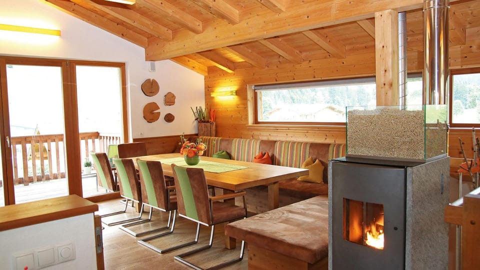 Seating area, Dining area