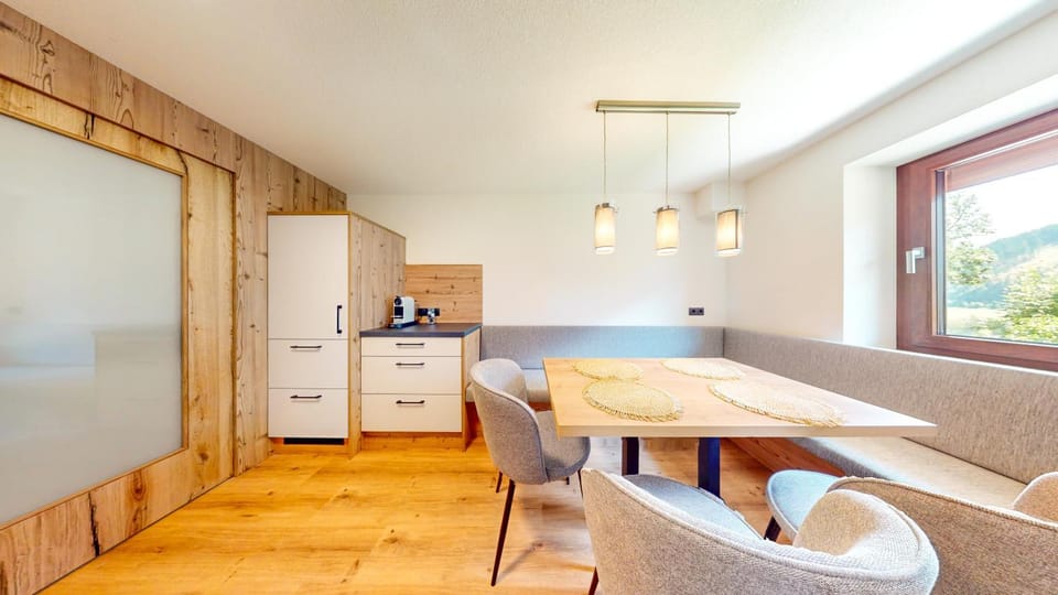 Seating area, Dining area
