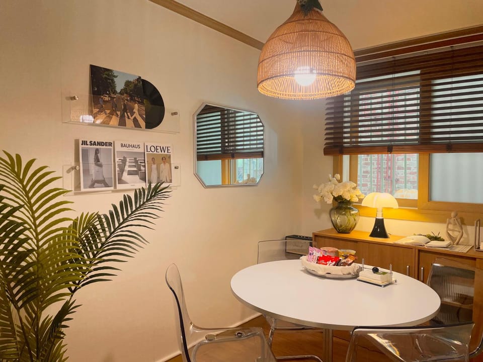 Cozy Stay 2 min walk to Konkuk Univ Station near Seongsu Apartment in Seoul