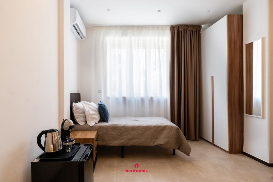 Photo of the whole room, air conditioner