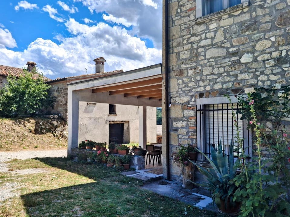 Casa Vitiolo - right section Apartment in Marche