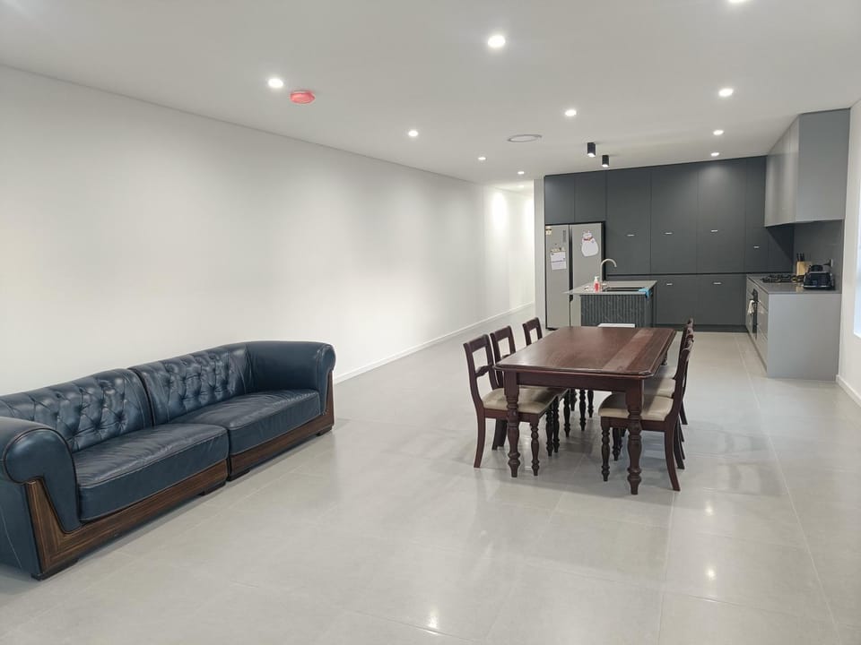 Modern and Peaceful Queen Room in Guildford - NR5 Vacation rental in Sydney