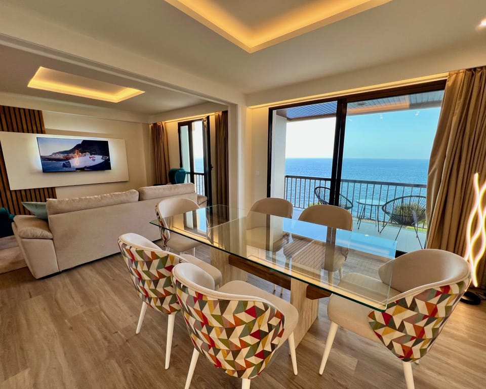 Natural landscape, View (from property/room), Balcony/Terrace, Living room, Dining area, Sea view