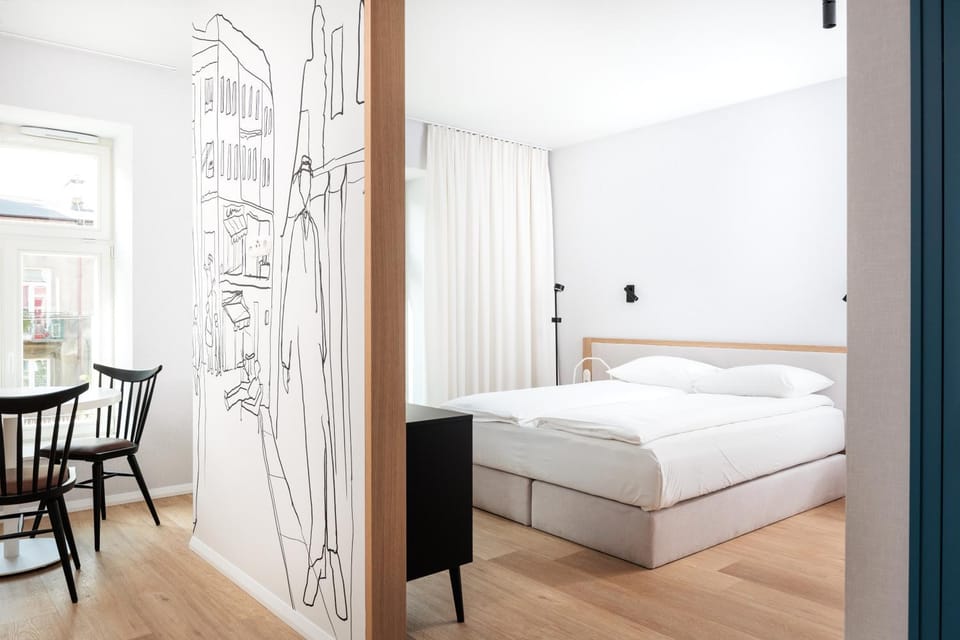 Photo of the whole room, Bedroom