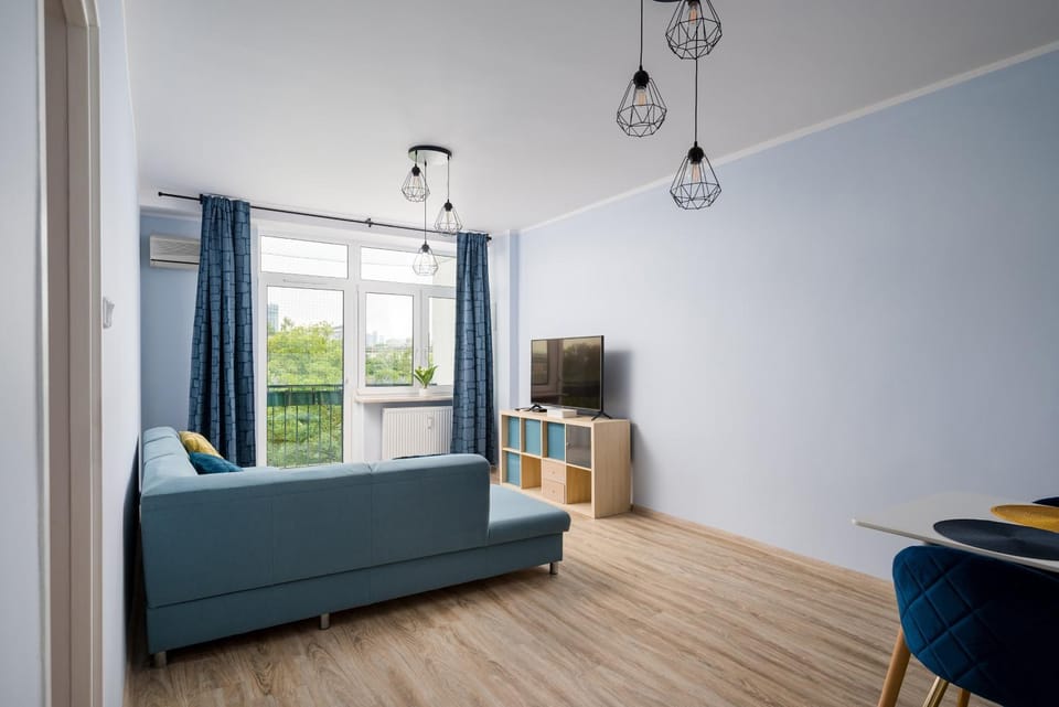 Communal lounge/ TV room, TV and multimedia, Living room, Photo of the whole room, Seating area, Evening entertainment, Bedroom