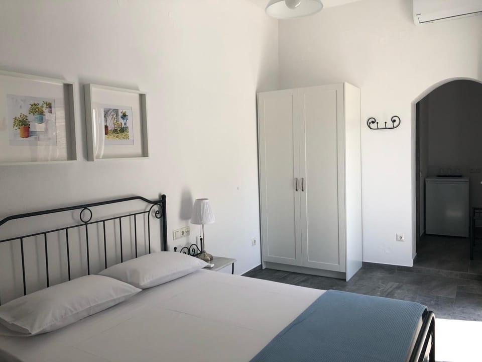 Bed, Bedroom, wardrobe