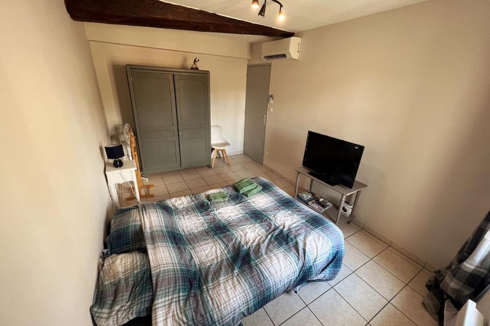 T3 climatisé 6 personnes centre historique Villeneuve les Avignon à 5 min d'avignon Apartment in Villeneuve-lès-Avignon