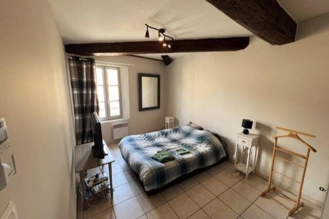 T3 climatisé 6 personnes centre historique Villeneuve les Avignon à 5 min d'avignon Apartment in Villeneuve-lès-Avignon