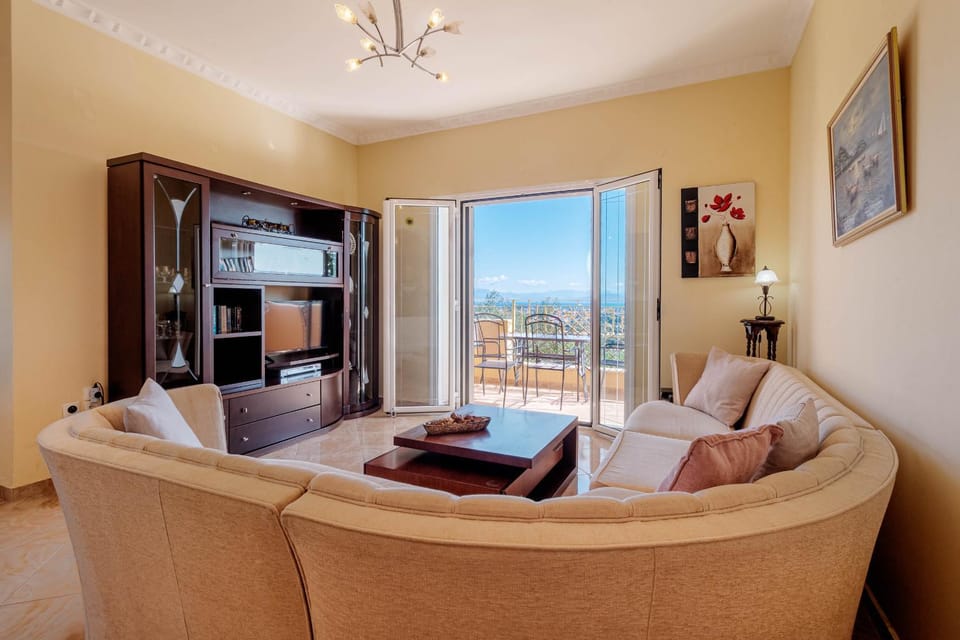 Communal lounge/ TV room, TV and multimedia, Living room, Seating area, Evening entertainment