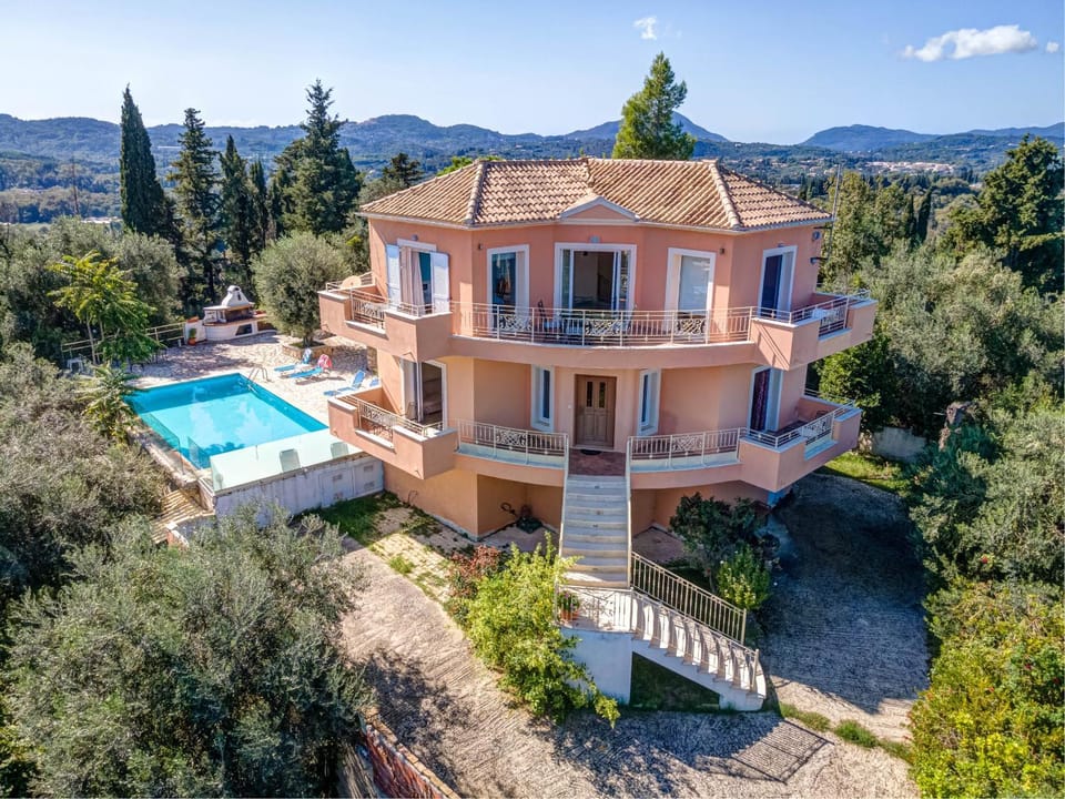 Property building, Spring, Day, Natural landscape, Bird's eye view, Garden, Garden view, Mountain view, Pool view, Swimming pool, sunbed