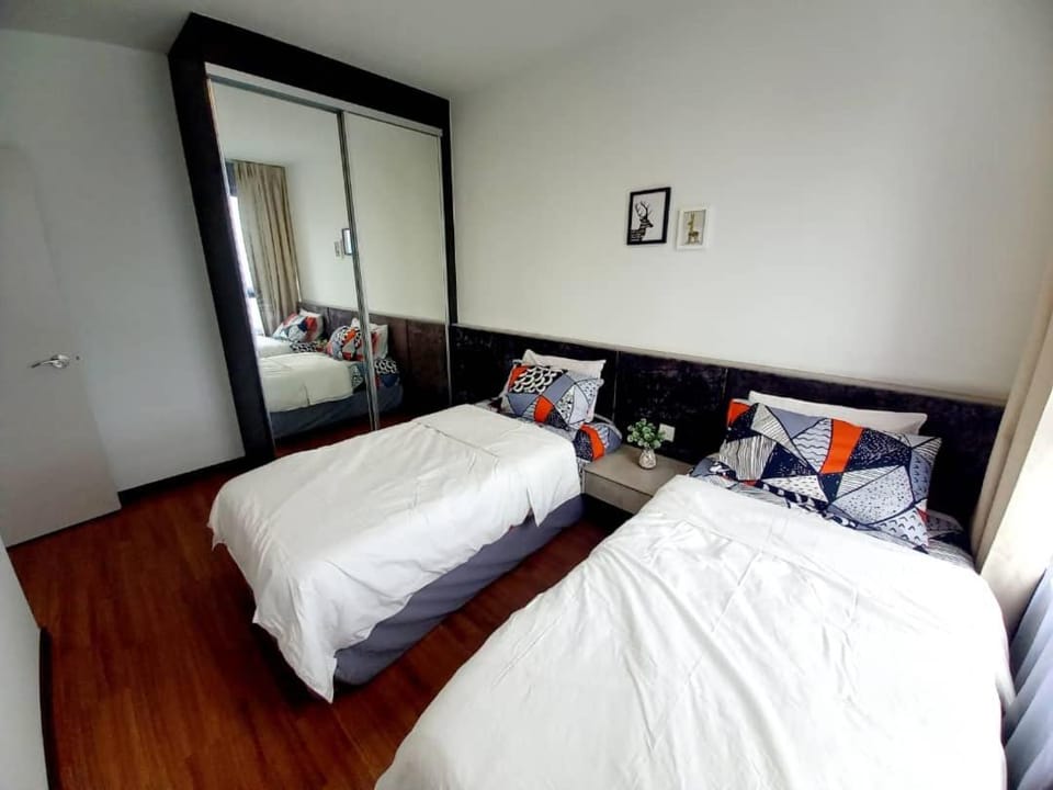 Dream Homes at i-City - WiFi TV Box and 1 Carpark House in Selangor, Malaysia