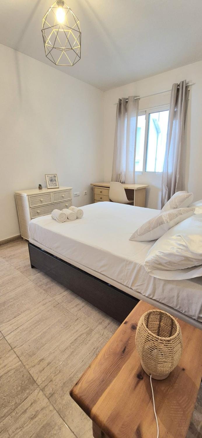 Bed, Seating area, Bedroom