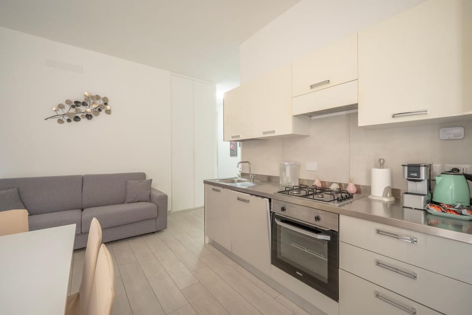 Coffee/tea facilities, Kitchen or kitchenette, Living room, Seating area, Dining area, dishwasher, oven, stove, toaster