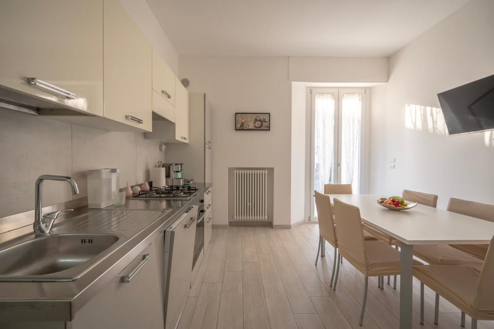 TV and multimedia, Coffee/tea facilities, Kitchen or kitchenette, Dining area, dishwasher, oven, stove, toaster