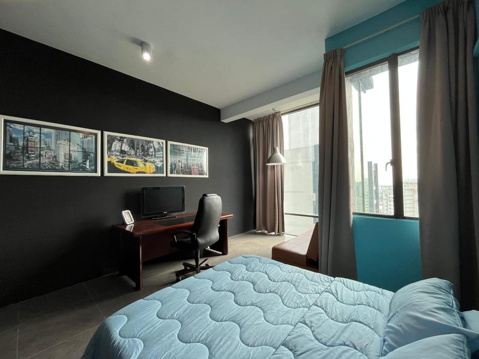 Bed, Seating area, Bedroom