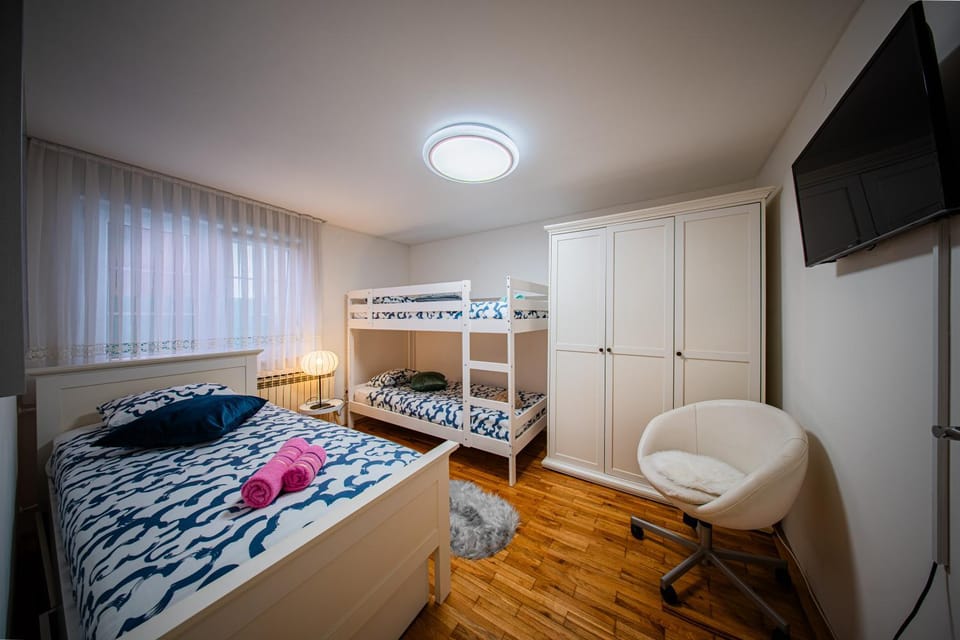Bed, TV and multimedia, Photo of the whole room, Seating area, bunk bed, heating, internet, towels, wardrobe