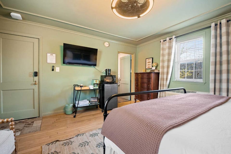 Hiwassee Room on Lookout Mountain Inn in Alabama