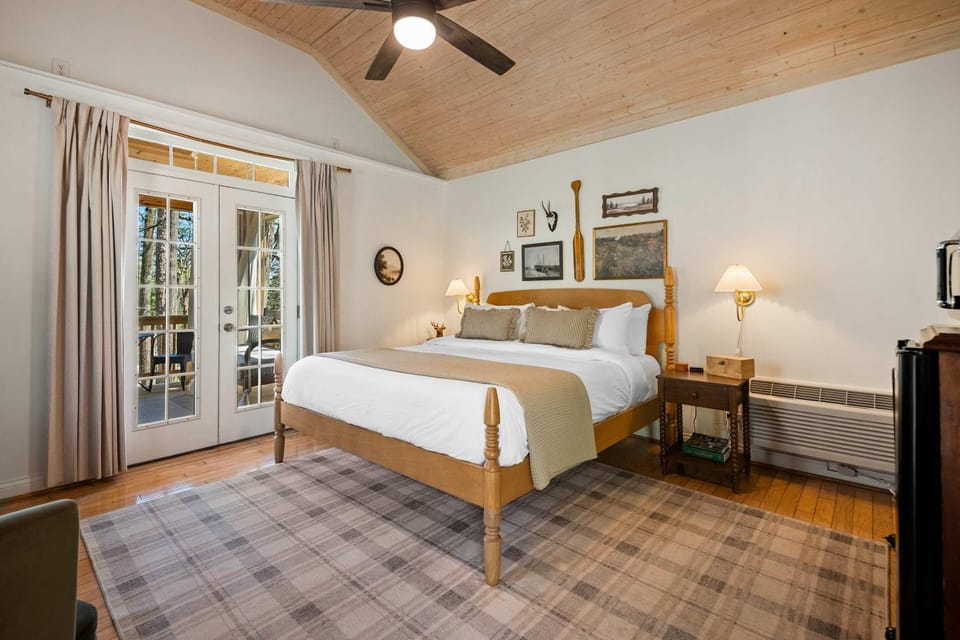 Wildwood Room on Lookout Mountain Inn in Alabama