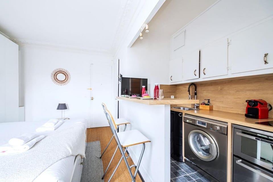 Bed, Kitchen or kitchenette