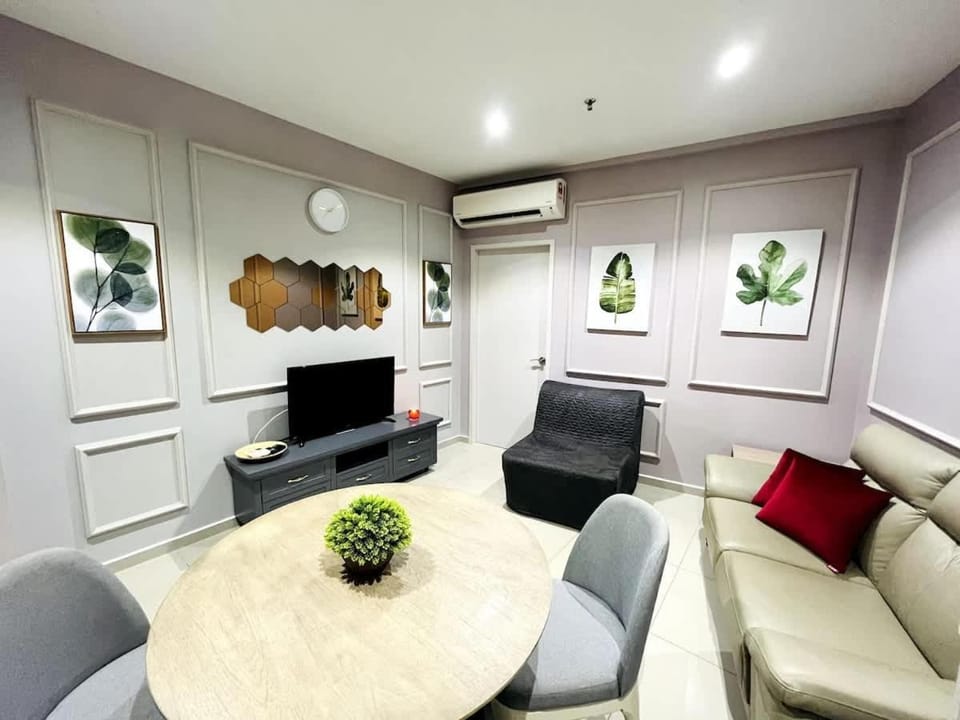 Maple Homes at i-City - WiFi TV Box and 1 Carpark House in Selangor, Malaysia