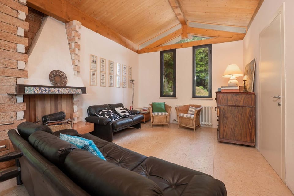 Kitchen or kitchenette, Seating area