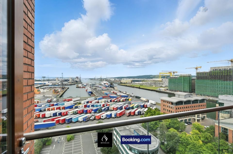 Balcony/Terrace, City view