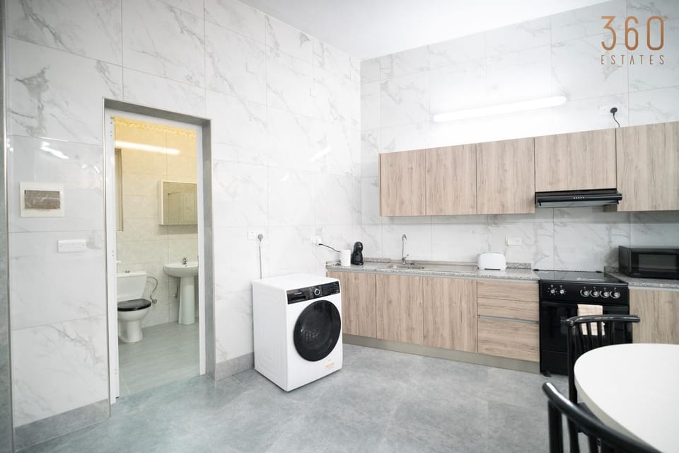 Toilet, Kitchen or kitchenette, dishwasher, oven, pet friendly, stove, washing machine, dryer