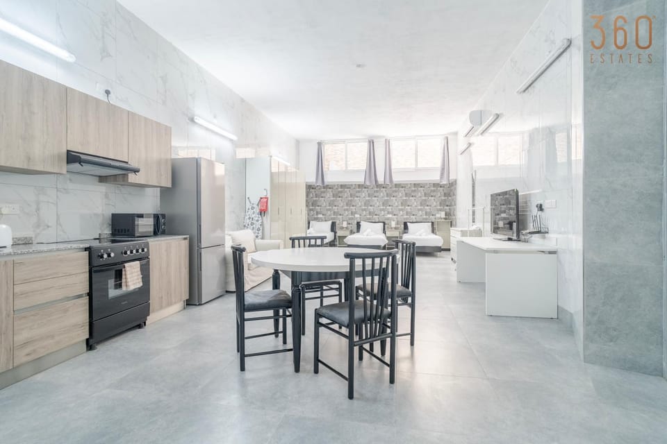 Kitchen or kitchenette, Dining area, dishwasher, oven, pet friendly, stove, toaster