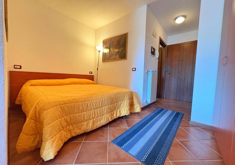 Bed, Winter, Photo of the whole room, Bedroom, heating, internet
