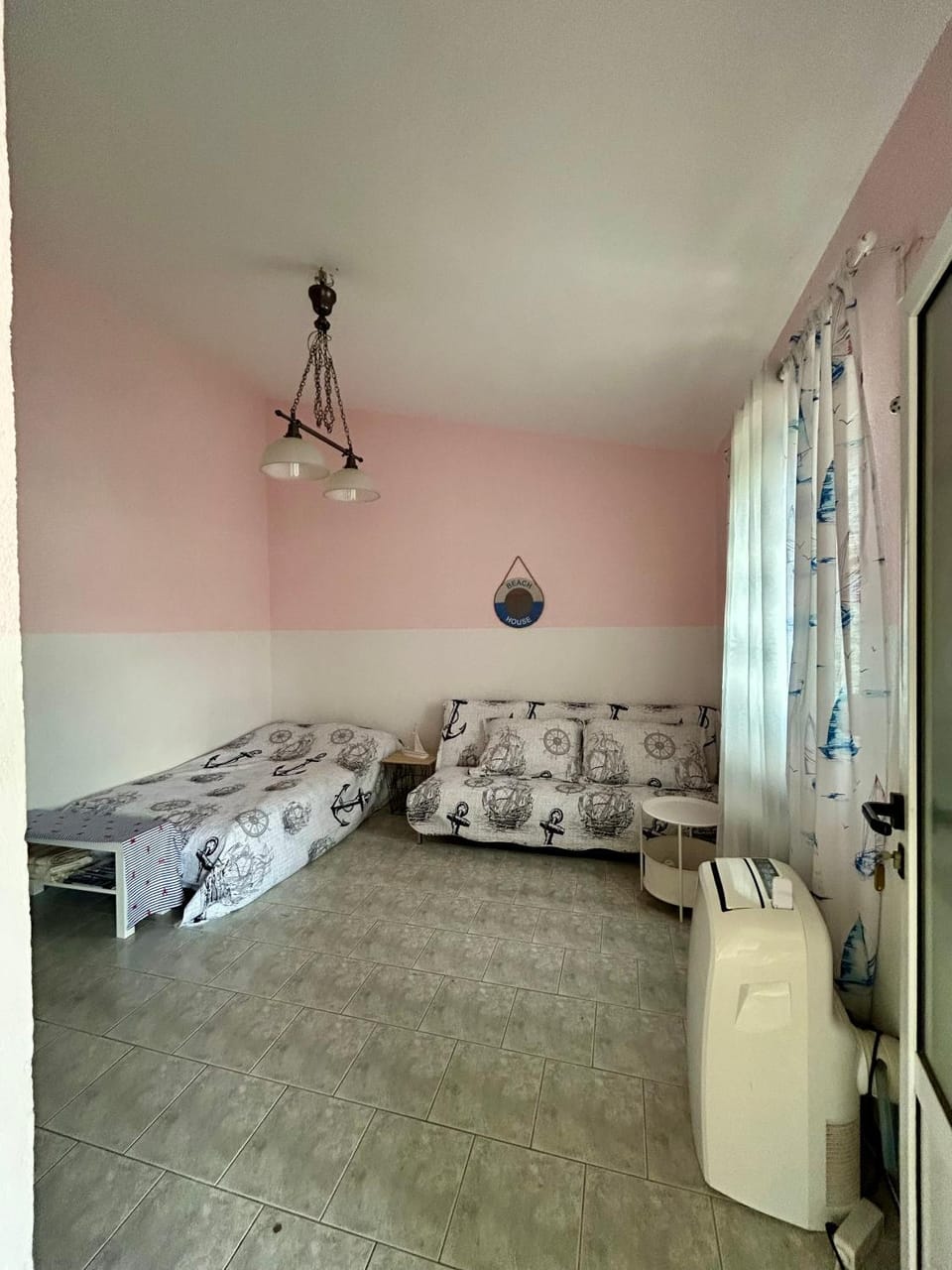 Living room, Photo of the whole room