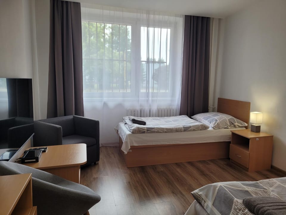 TV and multimedia, Photo of the whole room, Bedroom
