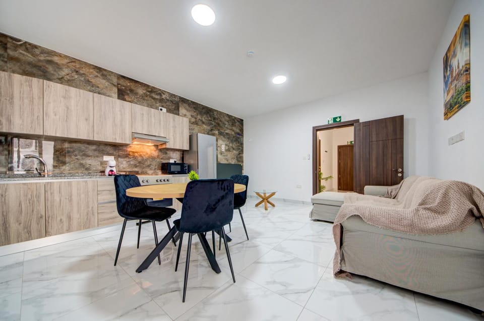Kitchen or kitchenette, Living room, Seating area, Dining area
