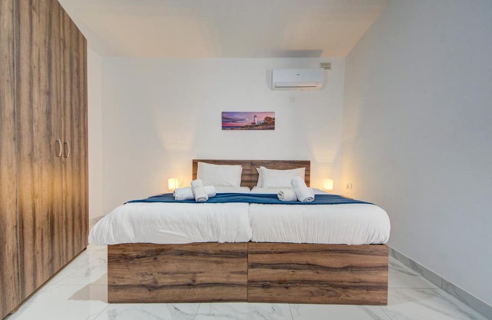 Bed, Photo of the whole room, Bedroom, towels, air conditioner