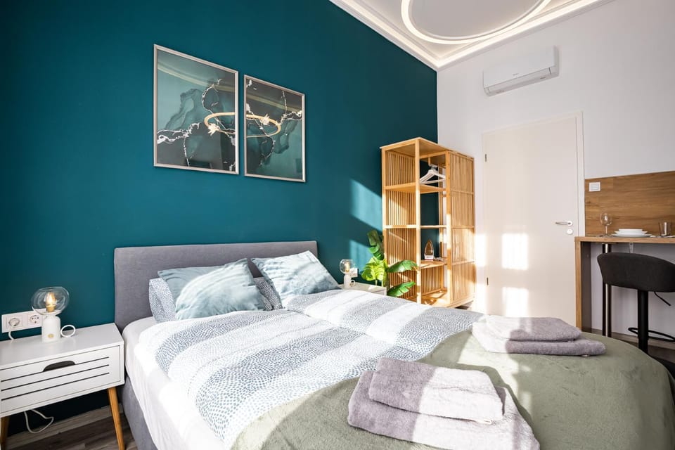 Bed, Photo of the whole room, air conditioner