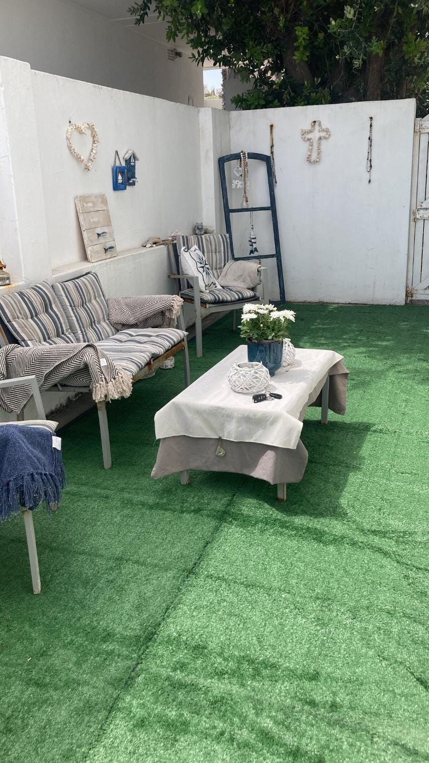 Seating area, sunbed