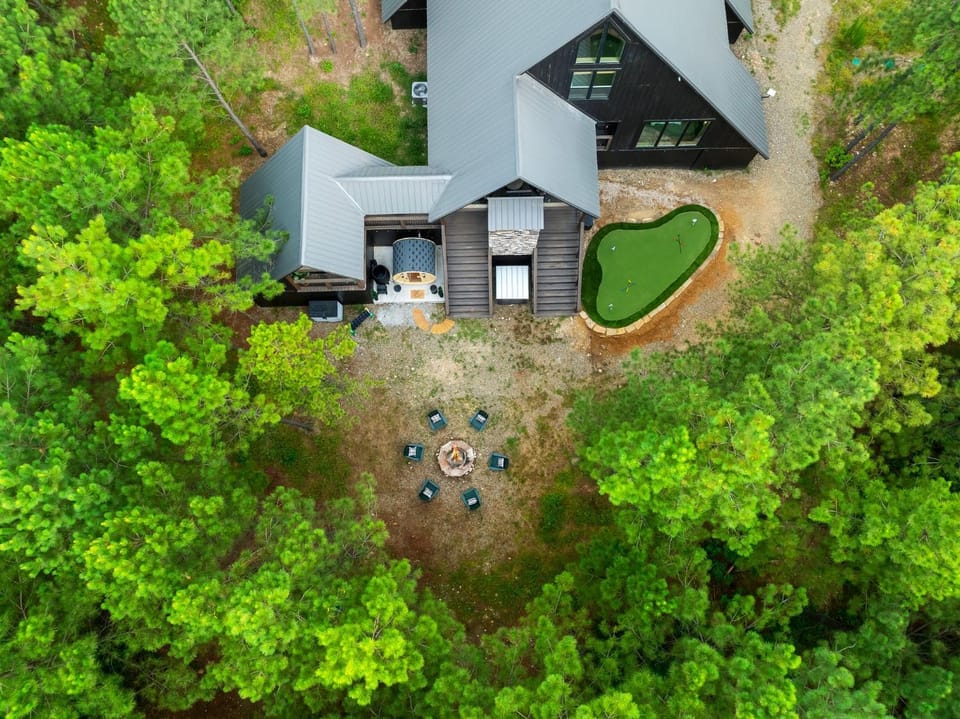 Hoch-A-Frame I Sauna-Hot Tub-Putt Putt-Firepit House in Broken Bow