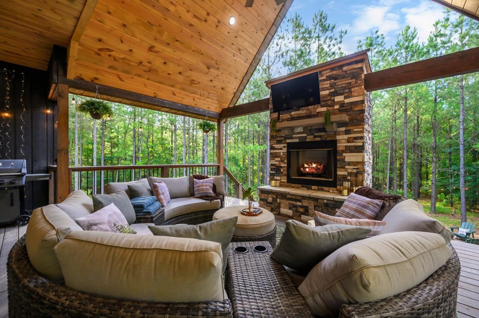Hoch-A-Frame I Sauna-Hot Tub-Putt Putt-Firepit House in Broken Bow