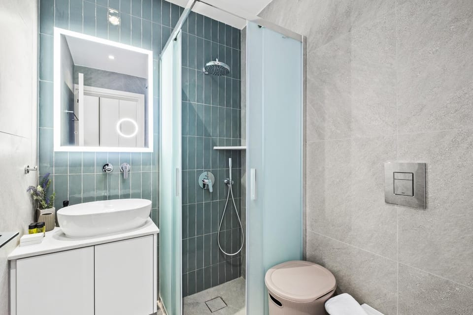 Shower, Toilet, Bathroom