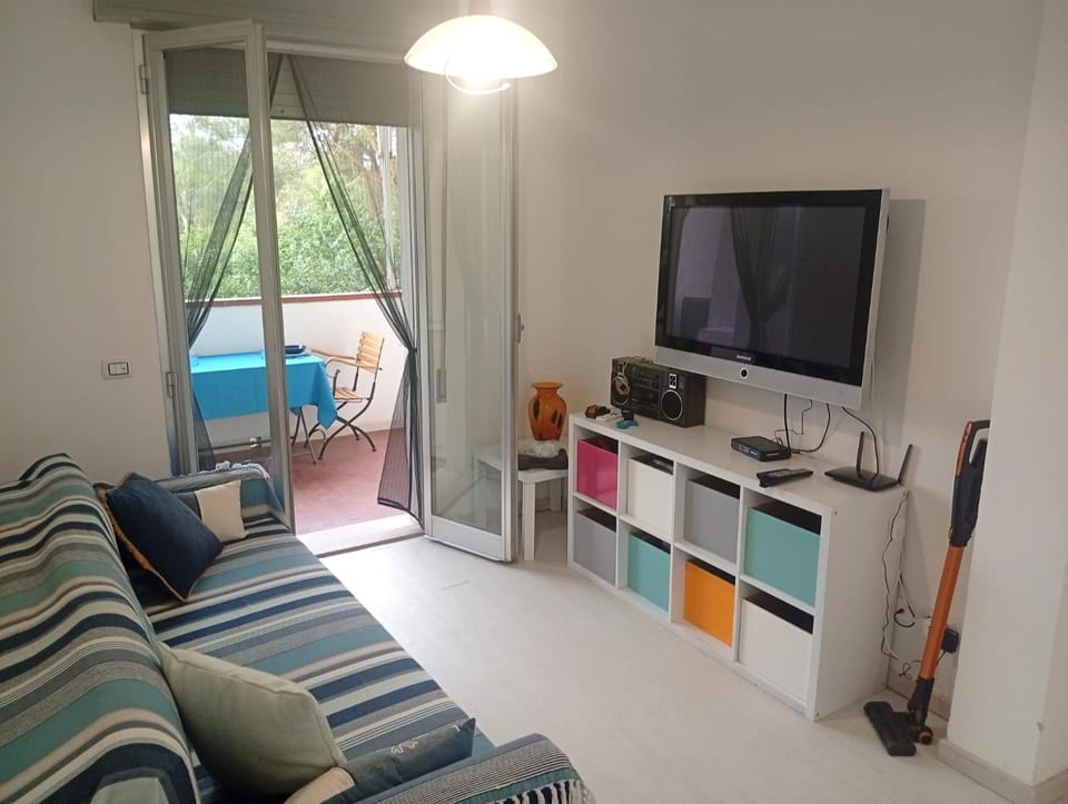 Communal lounge/ TV room, TV and multimedia, Living room, Seating area, Evening entertainment