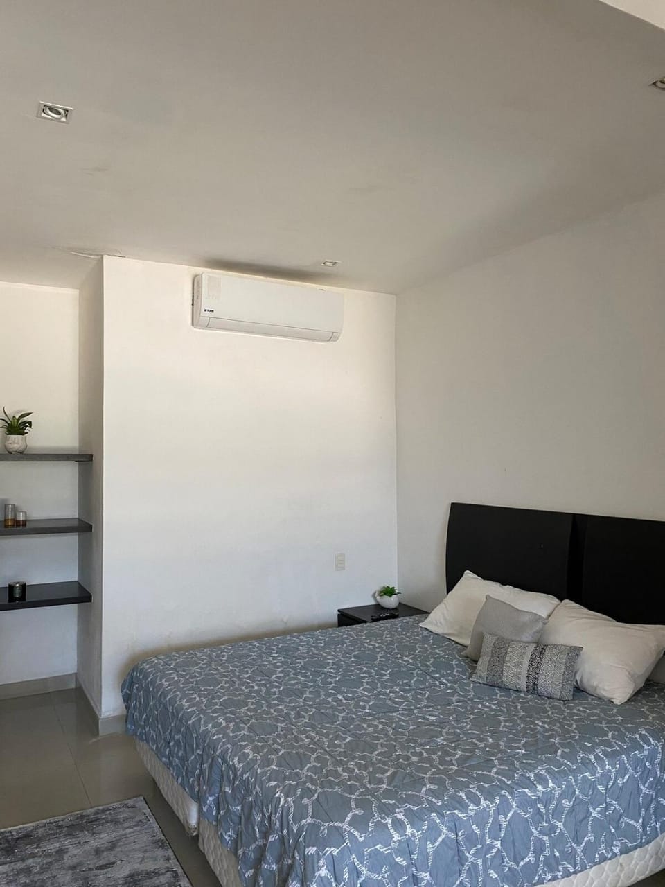 Bed, air conditioner