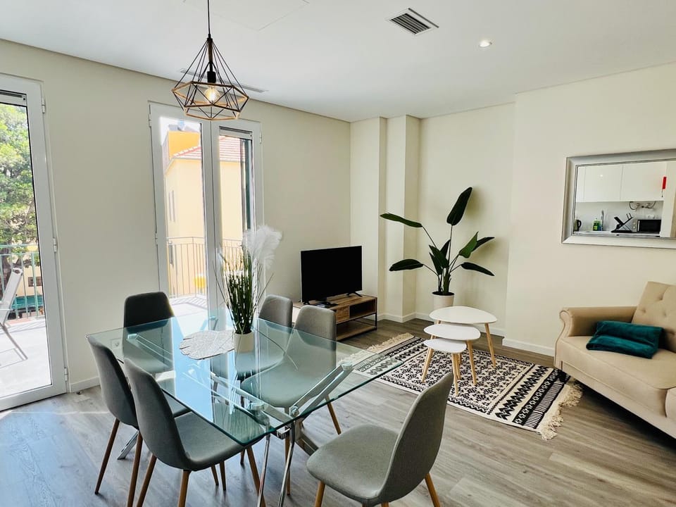 Seating area, Dining area