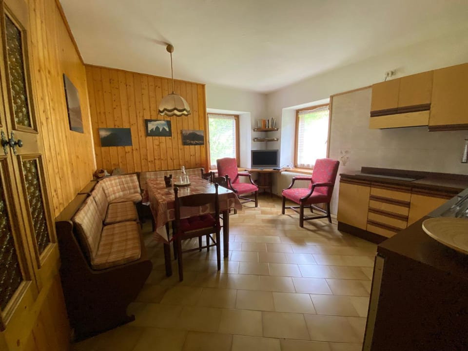 TV and multimedia, Kitchen or kitchenette, Dining area