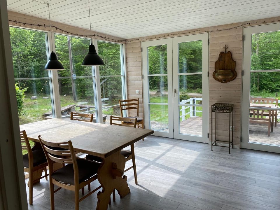 View (from property/room), Seating area, Dining area